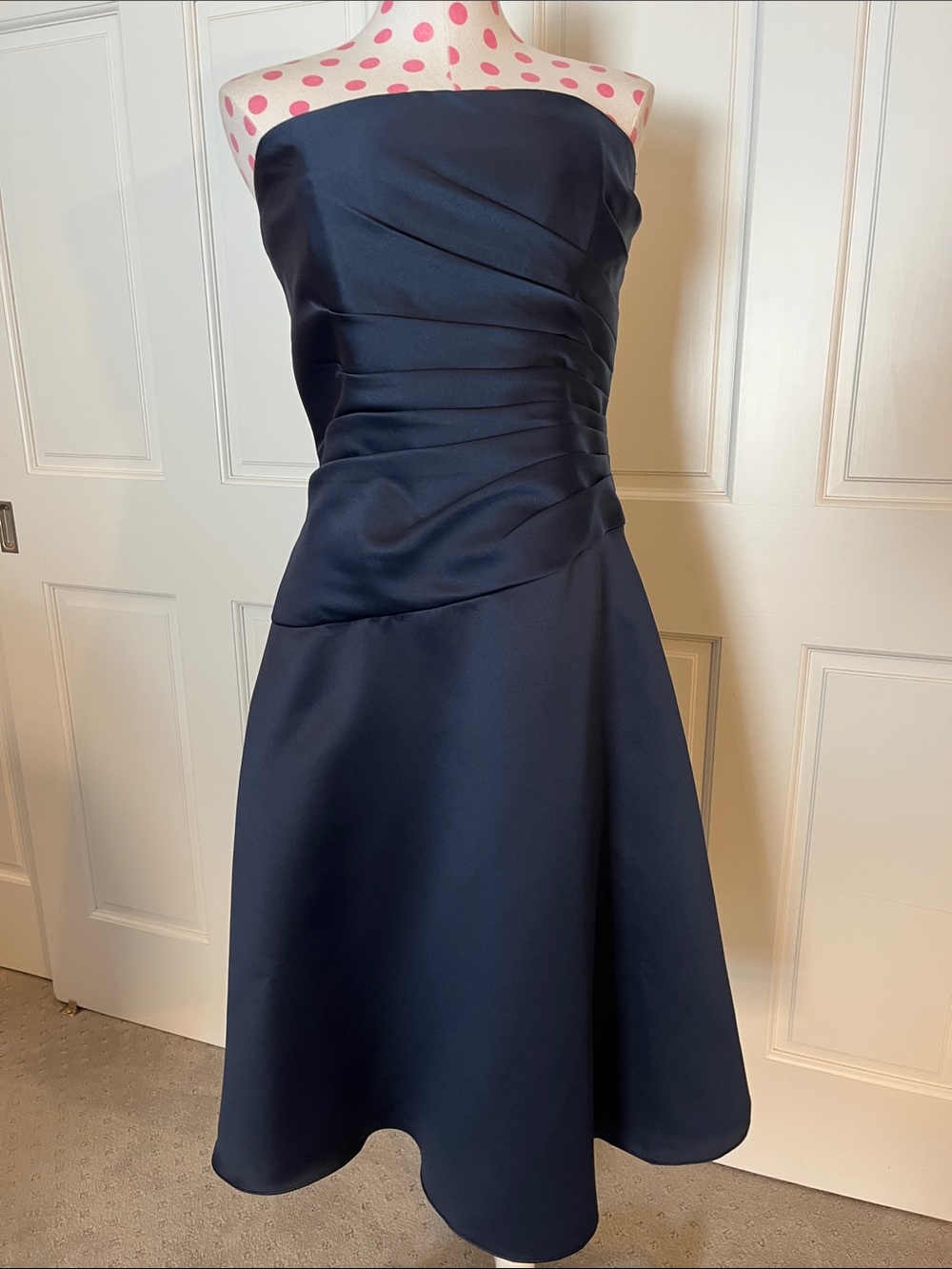 Classic Strapless Navy Cocktail Dress with Ruched Bodice